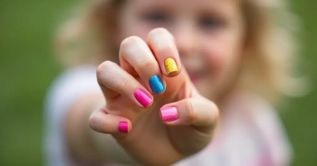 Unha Postiça para Criança: Diversão Segura e Encantadora em 2026!